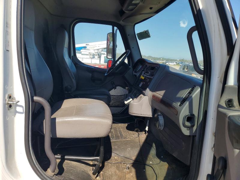 2015 Freightliner All other VIN 3ALACXDT6FDGF3430 COPART salvage auction — VANDALISM, CA - SALVAGE CERTIFICATE, sold $3,150 on 2026-07-09 (photo 5)