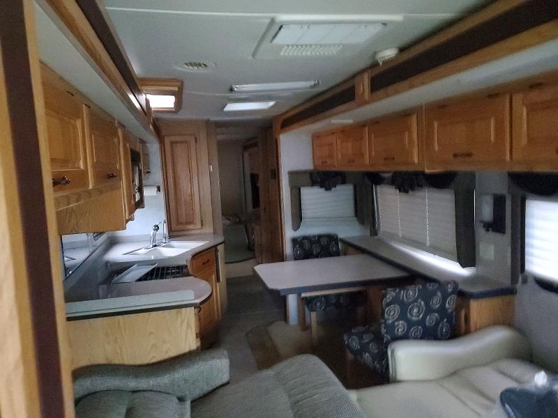 2005 Roadmaster rail All models VIN 1RF42464652034090 COPART salvage auction — ROOF, ON - PERMIT SALVAGE, sold $2,750 on 2026-07-28 (photo 6)