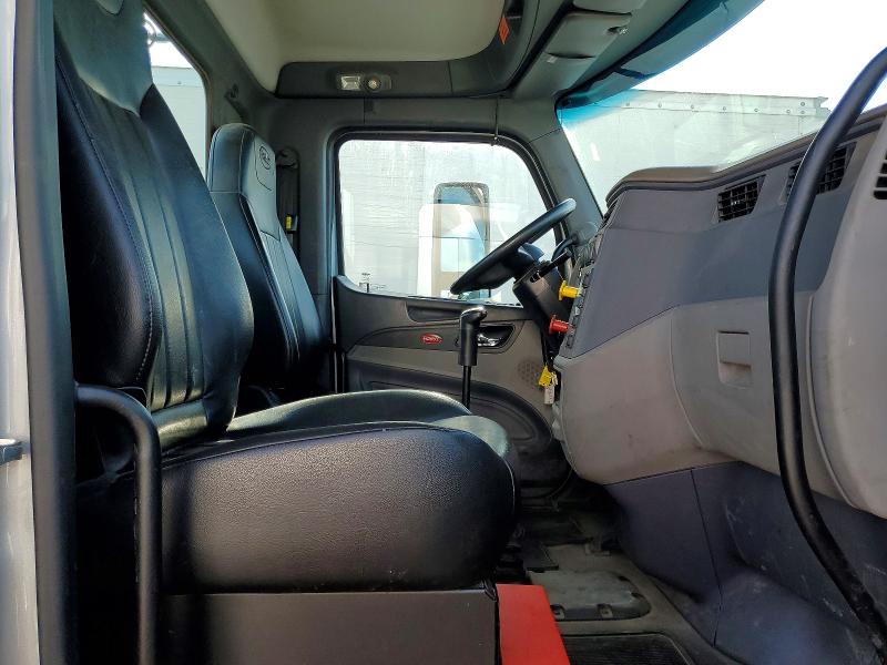 2017 Peterbilt All other VIN 1XPBDP9X8HD358407 COPART salvage auction — NORMAL WEAR, IL - CERTIFICATE OF TITLE, sold $8,000 on 2026-07-07 (photo 5)