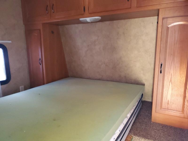 2011 Hornet VIN 4YDT26B2XB7200335 COPART salvage auction — VANDALISM, NY - MV-907A SALVAGE CERTIFICATE, sold $450 on 2026-07-06 (photo 9)