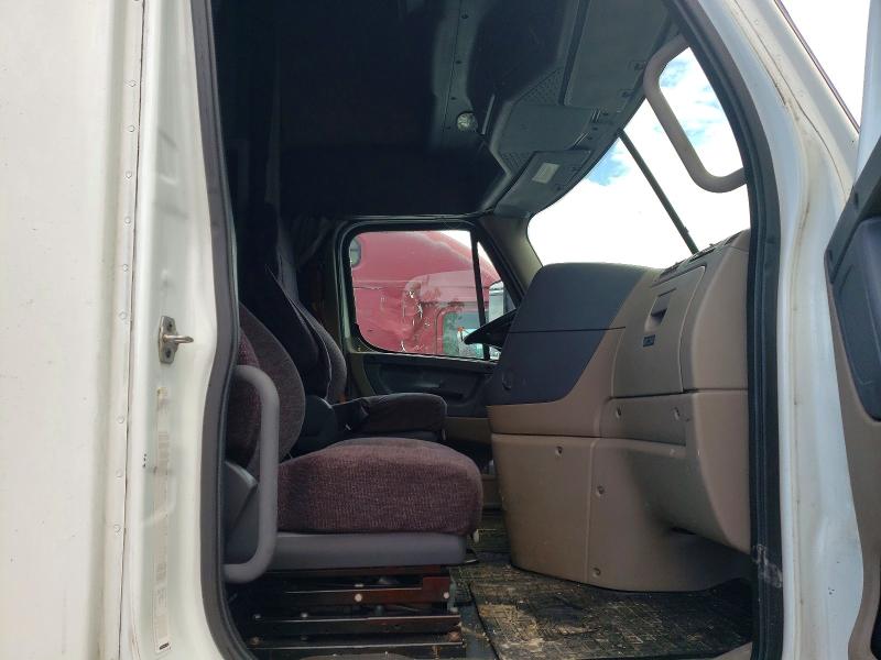2015 Freightliner All other VIN 1FUJGLBG4FLGL1283 COPART salvage auction — SIDE, VA - CERTIFICATE OF TITLE, sold $2,300 on 2026-07-22 (photo 5)