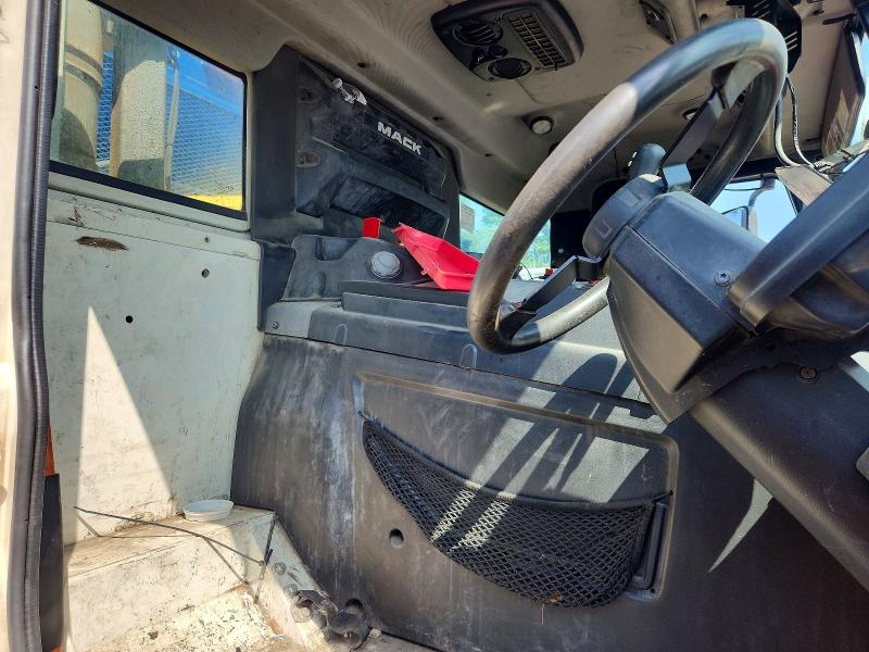 2018 Mack All other VIN 1M2LR04C7JM001515 COPART salvage auction — MINOR DENT/SCRATCHES, CD, sold $1,250 on 2026-07-09 (photo 6)