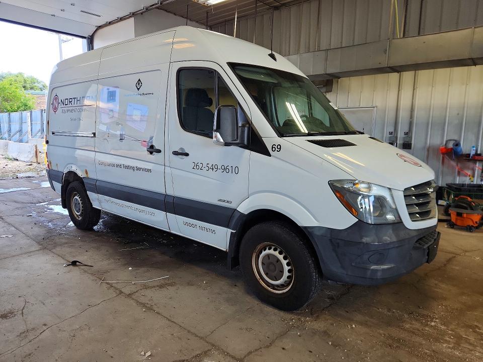 2016 Freightliner Sprinter VIN WDYPE7DD4GP291744 COPART salvage auction — MINOR DENT/SCRATCHES, CT, sold $1,300 on 2026-07-20 (photo 4)
