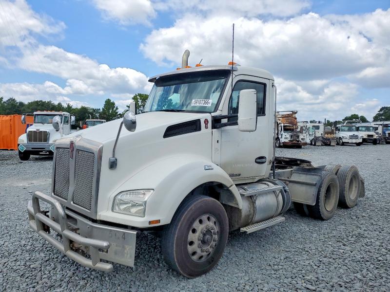 2017 Kenworth All other VIN 1XKZDP9X1HJ169880 COPART salvage auction — MINOR DENT/SCRATCHES, NC - CERTIFICATE OF TITLE (P), sold $15,800 on 2026-07-07 (photo 2)