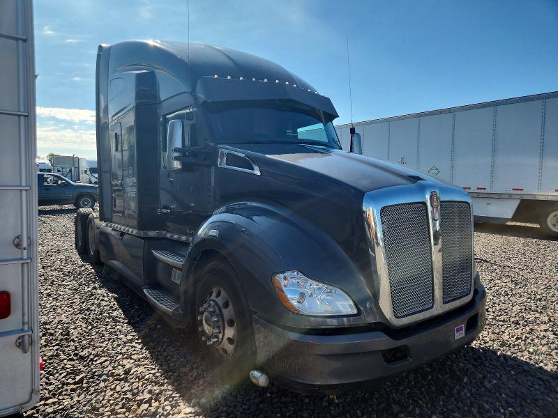 2019 Kenworth Construction VIN 1XKYDP9X5KJ229209 COPART salvage auction — MINOR DENT/SCRATCHES, FL - CERTIFICATE OF TITLE, sold $6,600 on 2026-07-30 (photo 1)
