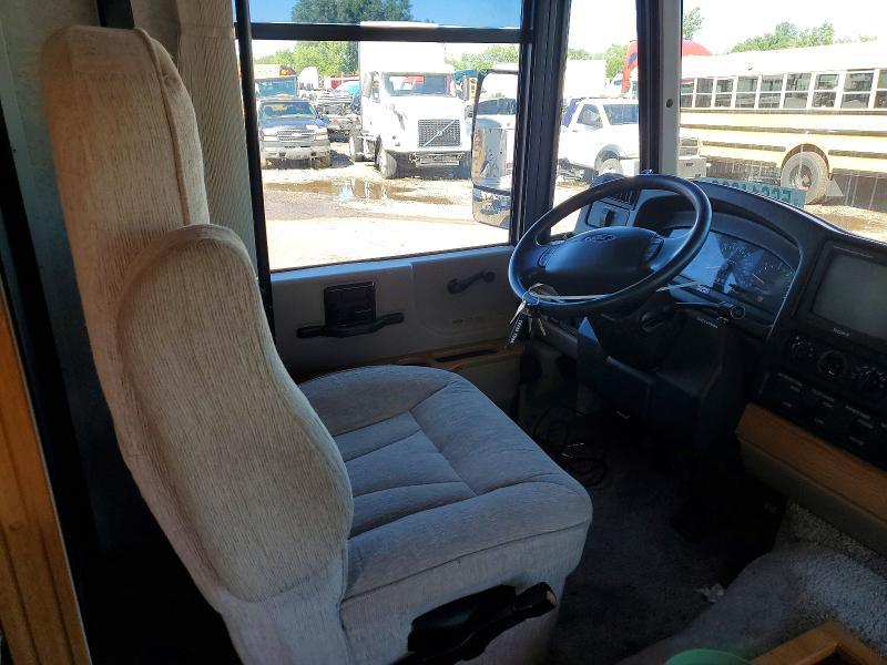 2001 Winnibago F550 VIN 1FCNF53S010A04632 COPART salvage auction — MINOR DENT/SCRATCHES, CT, sold $5,600 on 2026-07-14 (photo 5)