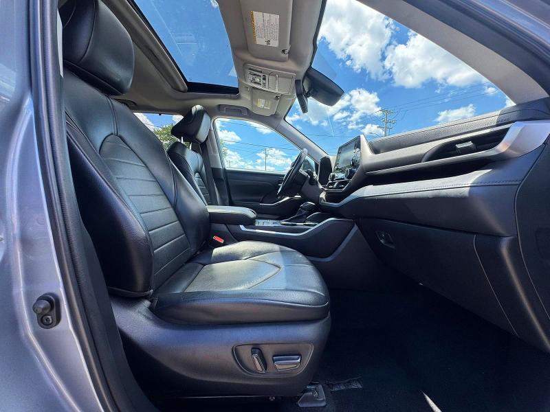 2022 Toyota Highlander VIN 5TDGZRAH0NS123413 COPART salvage auction — NORMAL WEAR, WV - CERTIFICATE OF TITLE (P), sold $22,900 on 2026-07-10 (photo 5)