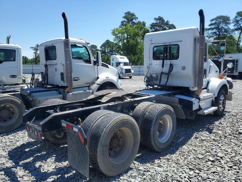 2019 Kenworth All other VIN 1XKDDP9X1KJ299451 COPART salvage auction — MINOR DENT/SCRATCHES, NC - CERTIFICATE OF TITLE (P), sold $11,300 on 2026-07-21 (photo 4)