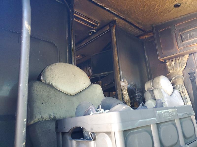 2004 Workhorse custom chassis Motorhome chassis VIN 5B4NR97BX44700037 COPART salvage auction — BURN, PO, sold $50 on 2026-08-31 (photo 9)