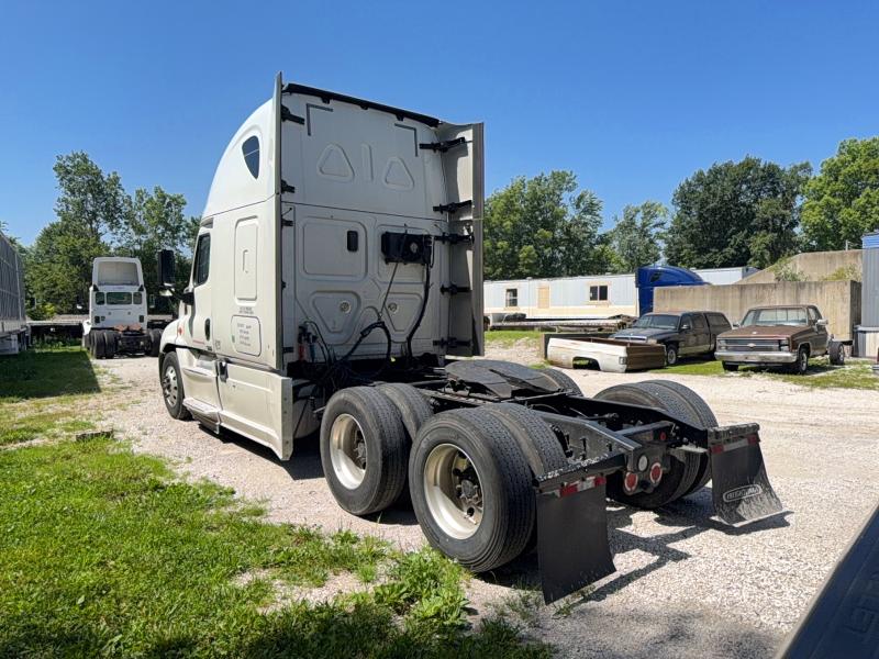 2017 Freightliner All other VIN 3AKJGLDR9HSJF4574 COPART salvage auction — MECHANICAL, CZ, sold $2,050 on 2026-07-30 (photo 3)