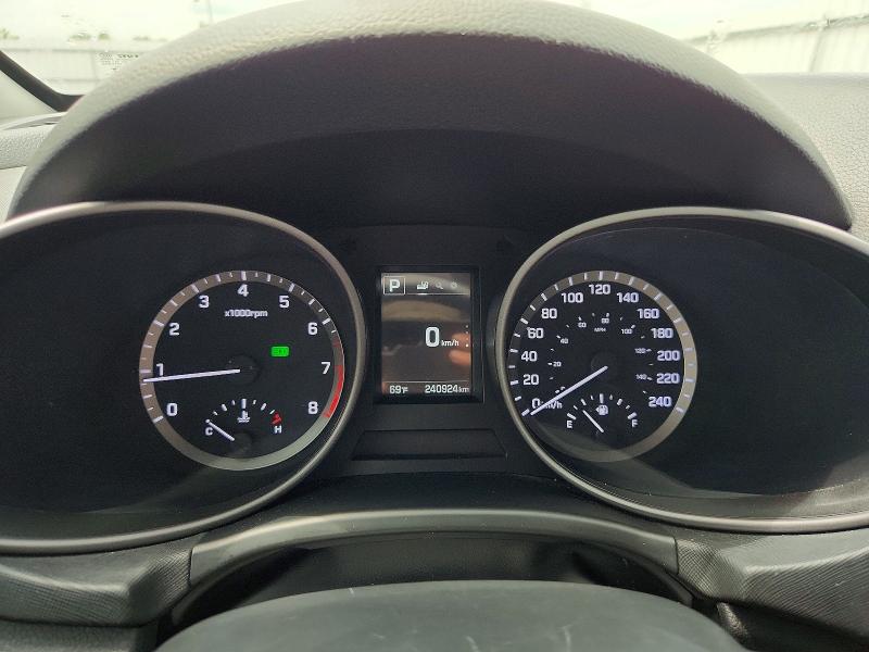 2017 Hyundai Santa fe VIN 5XYZUDLB6HG414499 COPART salvage auction — MINOR DENT/SCRATCHES, ON - PERMIT NO BRAND - UNFIT (P), sold $2,750 on 2026-07-03 (photo 9)