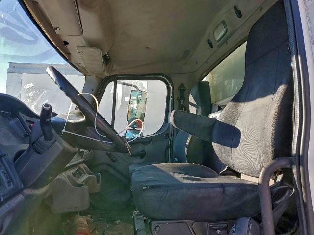 2016 Freightliner All other VIN 1FVACWDT2GHHD8450 COPART salvage auction — MINOR DENT/SCRATCHES, IL - DEALER ONLY CLEAN TITLE, sold $1,200 on 2026-07-10 (photo 7)