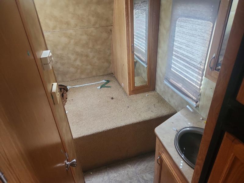 2006 Keystone Keystone VIN 4YDT261276M855237 COPART salvage auction — WATER/FLOOD, TX - CERTIFICATE OF TITLE, sold $1,550 on 2026-07-07 (photo 5)