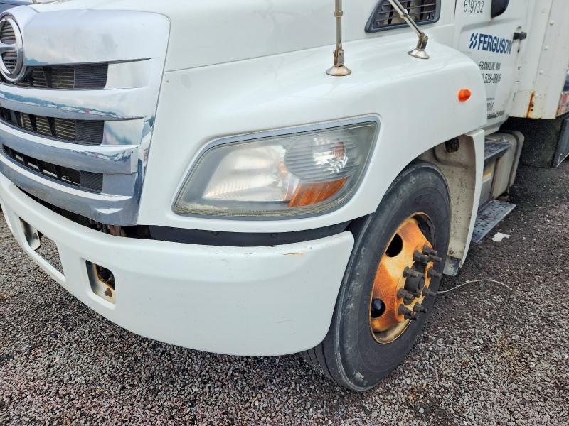 2017 Hino All other VIN 5PVNE8JV8H4S56231 COPART salvage auction — MINOR DENT/SCRATCHES, CT, sold $7,900 on 2026-07-09 (photo 9)