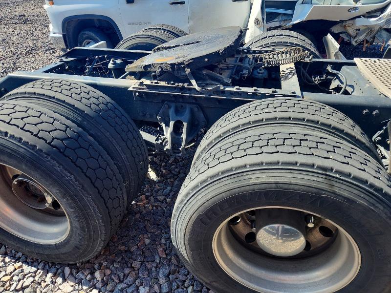 2019 Kenworth Construction VIN 1XKYDP9X5KJ229209 COPART salvage auction — MINOR DENT/SCRATCHES, FL - CERTIFICATE OF TITLE, sold $6,600 on 2026-07-30 (photo 9)