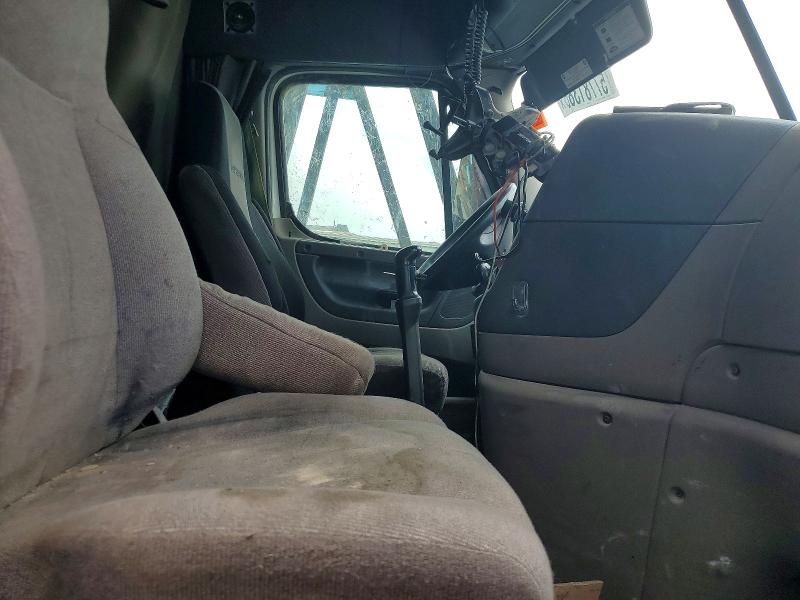 2015 Freightliner All other VIN 1FUJGLD54FLGE0637 COPART salvage auction — SIDE, SV, sold $2,000 on 2026-07-09 (photo 5)