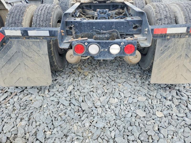 2017 Kenworth All other VIN 1XKZDP9X1HJ169880 COPART salvage auction — MINOR DENT/SCRATCHES, NC - CERTIFICATE OF TITLE (P), sold $15,800 on 2026-07-07 (photo 9)