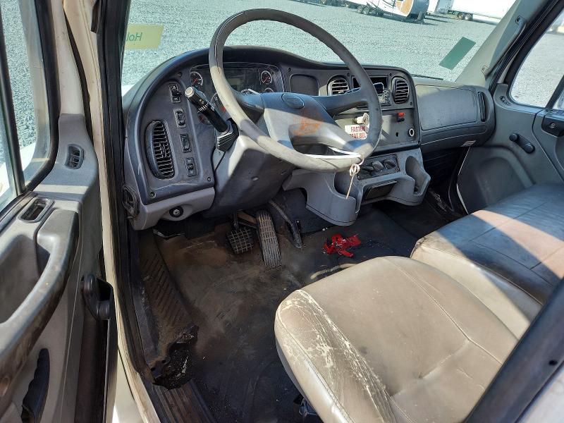 2005 Frht - freightliner All other VIN 1FVACWDC85HV05932 COPART salvage auction — NORMAL WEAR, IL - DEALER ONLY CLEAN TITLE (P), sold $3,450 on 2026-07-28 (photo 8)