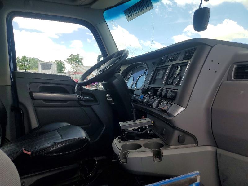 2017 Kenworth All other VIN 1XKYDP9X0HJ131939 COPART salvage auction — ROLLOVER, RB, sold $1,250 on 2026-07-09 (photo 5)
