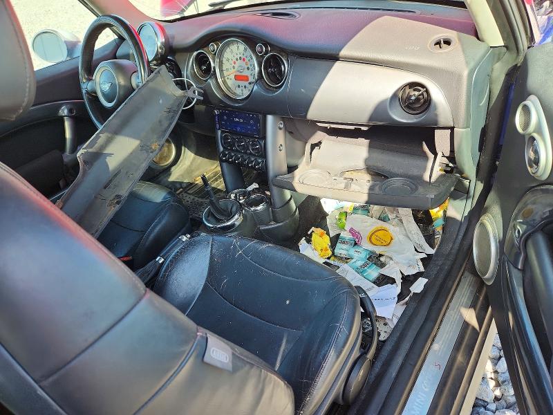 2005 Mini Cooper VIN WMWRE33445TD94259 COPART salvage auction — SIDE, Fl - Cert Of Title Slvg Rebuildable, sold $425 on 2026-08-03 (photo 8)