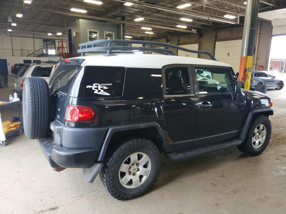 2007 Toyt Fj cruiser VIN JTEBU11F370009755 COPART salvage auction — ROOF, MN - CERTIFICATE OF TITLE, sold $3,350 on 2026-07-02 (photo 3)