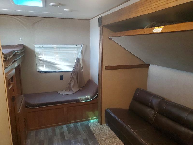 2018 Keystone Zinger VIN 4YDT32824JS370358 COPART salvage auction — HAIL, MO - SALVAGE CERTIFICATE OF TITLE, sold $80 on 2026-07-30 (photo 8)
