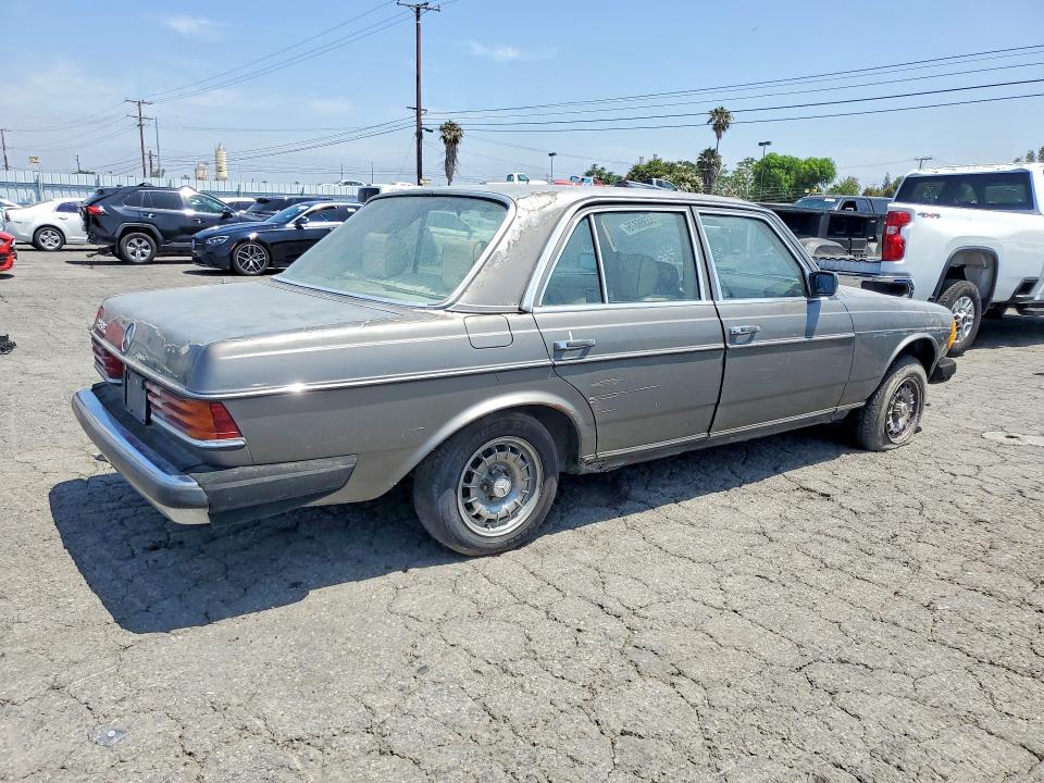 1981 Merz 280-class VIN WDB12303312090551 COPART salvage auction — NORMAL WEAR, DT, sold $150 on 2026-07-09 (photo 3)