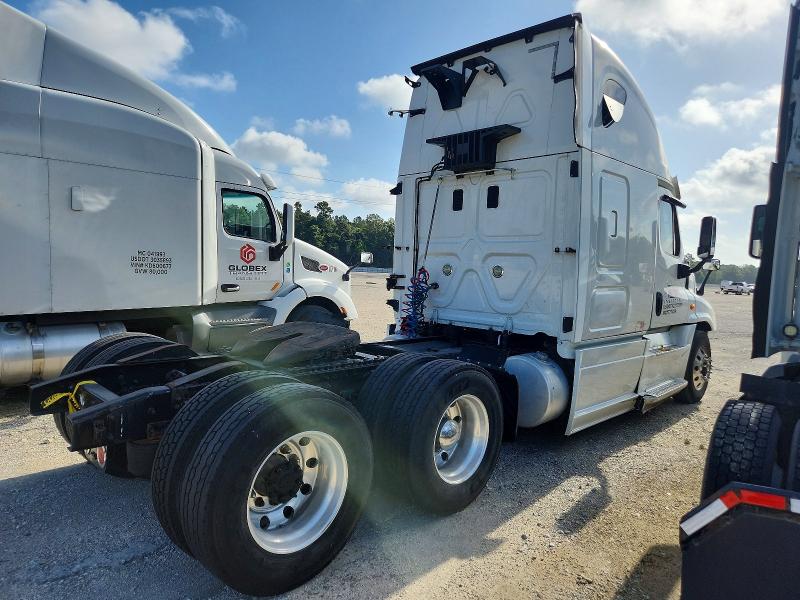 2016 Freightliner All other VIN 3AKJGLDV1GSGS4695 COPART salvage auction — MINOR DENT/SCRATCHES, LA - CERTIFICATE OF TITLE, sold $3,900 on 2026-07-28 (photo 4)