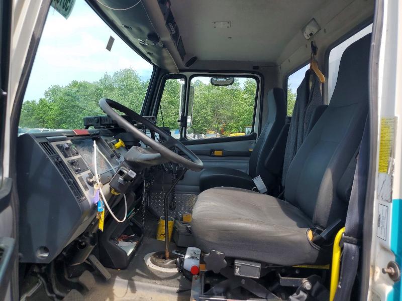 2001 Freightliner All other VIN 1FV6GJBC91HH58108 COPART salvage auction — MINOR DENT/SCRATCHES, VT - CERTIFICATE OF TITLE, sold $400 on 2026-07-31 (photo 5)