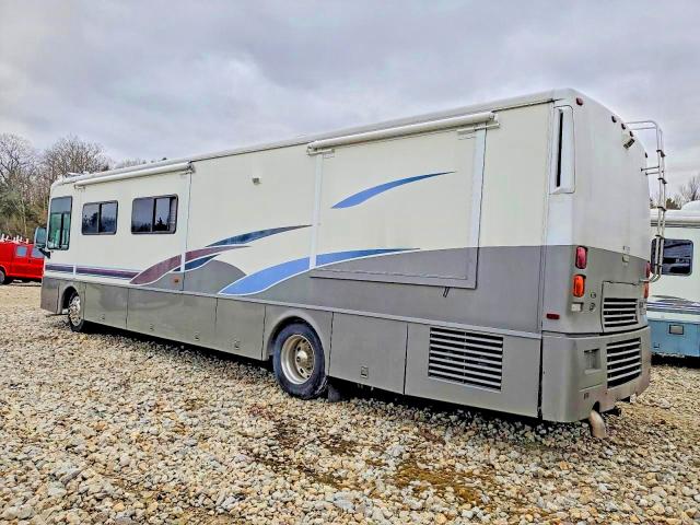 2002 Frht Recreation VIN 4UZAAHAK32CK27793 COPART salvage auction — NORMAL WEAR, NH - CERT OF TITLE-SALVAGE, sold $3,000 on 2026-07-30 (photo 3)