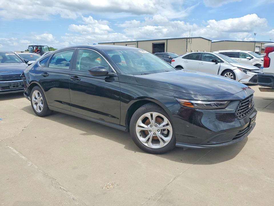 2025 Honda Accord VIN 1HGCY1F22SA091131 COPART salvage auction — REAR END, TX - NONREPAIRABLE TITLE, sold $8,800 on 2026-08-03 (photo 4)