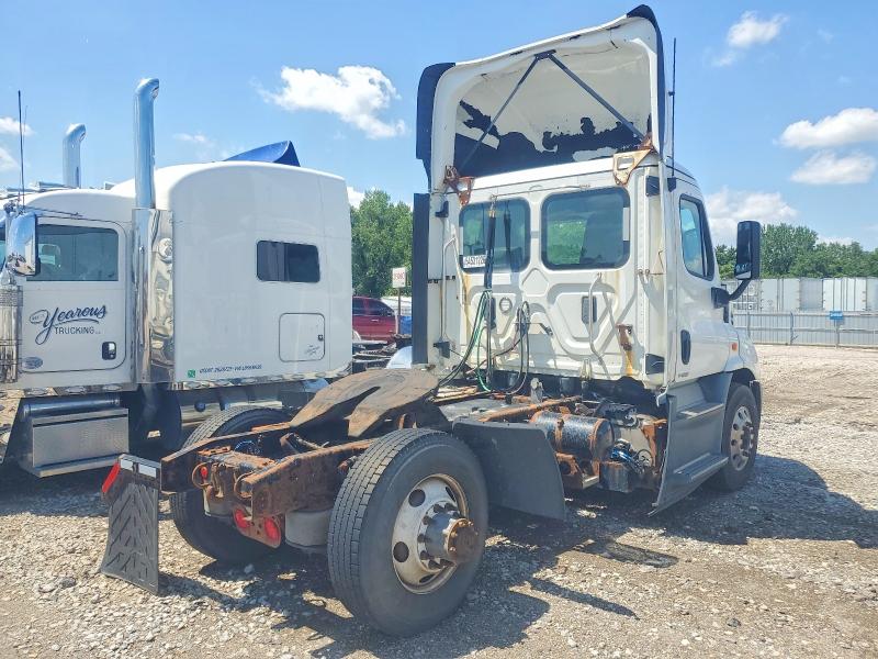 2017 Freightliner Cascadia 113 VIN 3AKBGADV9HSJD0569 COPART salvage auction — FRONT END, IN - CERTIFICATE OF TITLE, sold $175 on 2026-07-23 (photo 4)