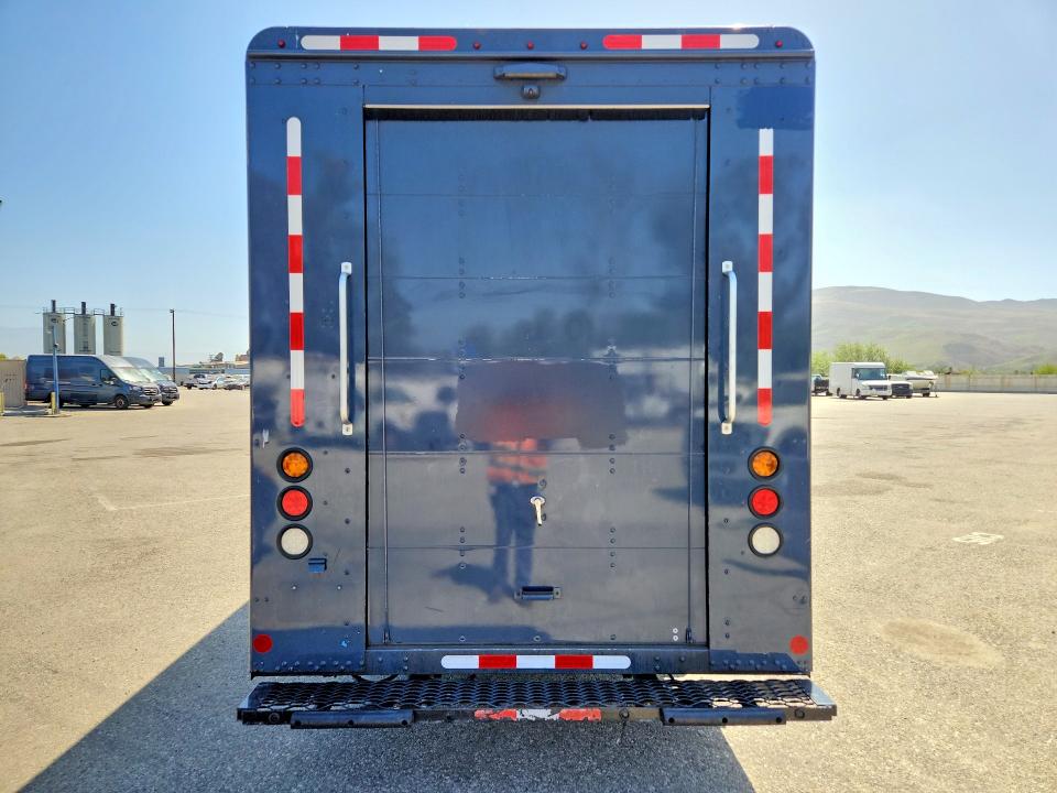 2020 Freightliner All other VIN 4UZAC2EA2LCMH8049 COPART salvage auction — MINOR DENT/SCRATCHES, CA - CERTIFICATE OF TITLE, sold $26,000 on 2026-07-27 (photo 6)