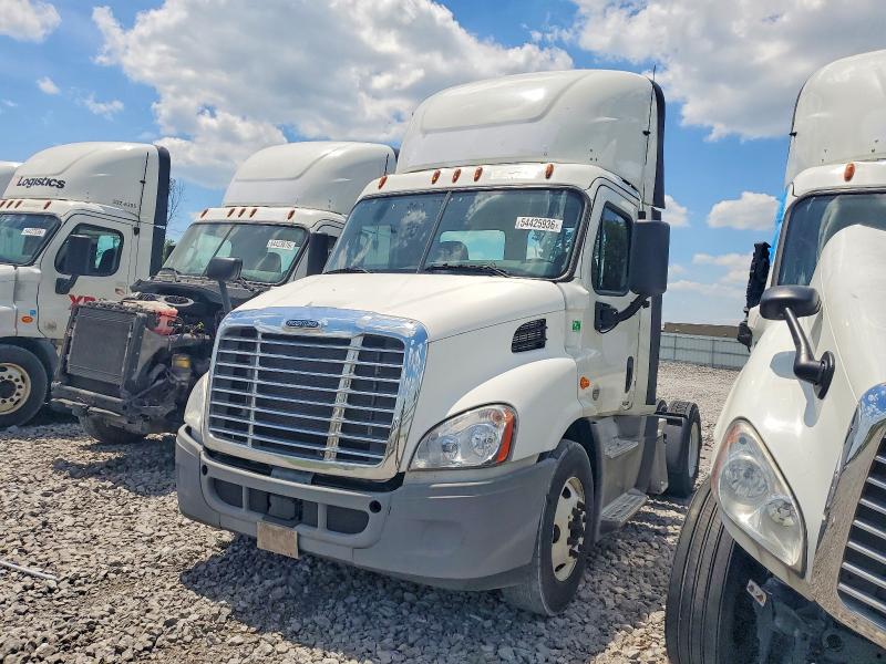 2018 Freightliner Cascadia 113 VIN 3AKBGADV0JSJN2714 COPART salvage auction — MINOR DENT/SCRATCHES, IN - CERTIFICATE OF TITLE, sold $225 on 2026-07-10 (photo 2)