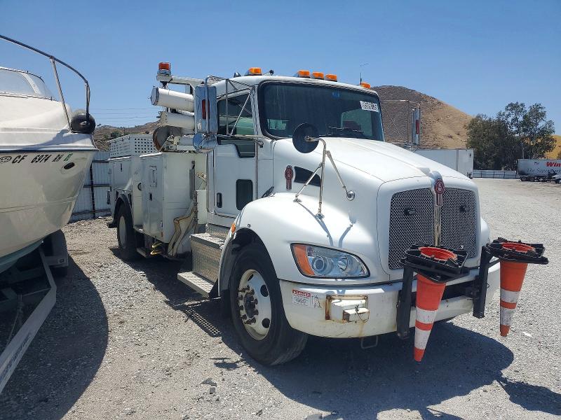 2017 Kenworth All models VIN 2NKHHM7X0HM134915 COPART salvage auction — MINOR DENT/SCRATCHES, CA - DIS/DLR/EXP ONLY CLEAN TITLE, sold $12,200 on 2026-07-21 (photo 1)