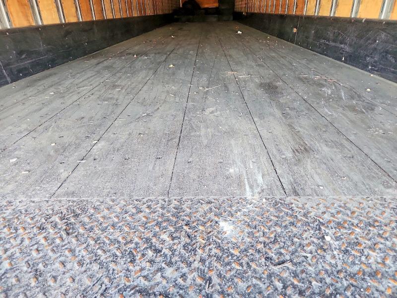2016 Utility trailer Trailer VIN 1UYVS2539GC553828 COPART salvage auction — NORMAL WEAR, IN - CERT OF TITLE - REBUILT VEHICL, sold $1,500 on 2026-07-30 (photo 7)