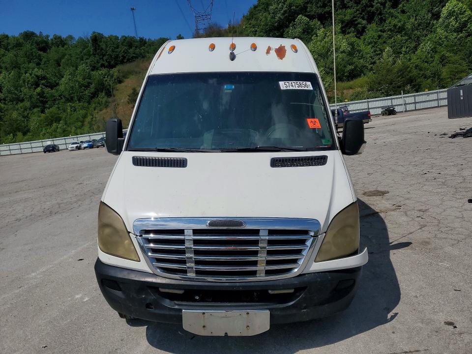 2008 Freightliner Sprinter VIN WDYPE845985235830 COPART salvage auction — FRONT END, VA - CERT OF TITLE - SALVAGE, sold $150 on 2026-07-08 (photo 5)