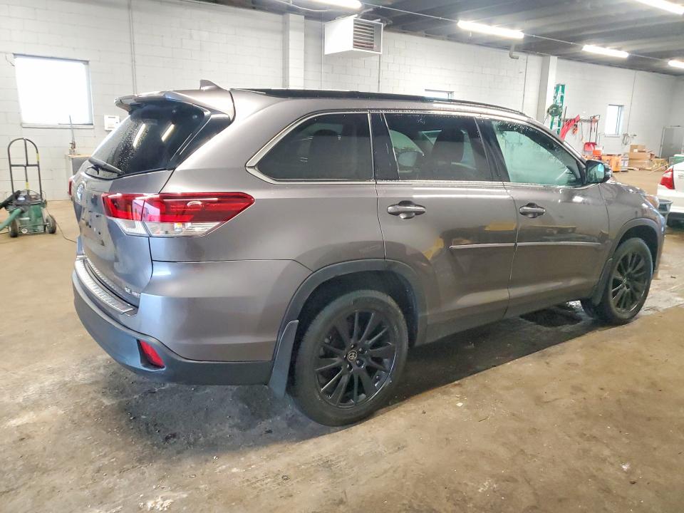 2019 Toyota Highlander VIN 5TDJZRFH8KS617223 COPART salvage auction — MINOR DENT/SCRATCHES, IA - CERTIFICATE OF TITLE, sold $13,600 on 2026-07-23 (photo 3)