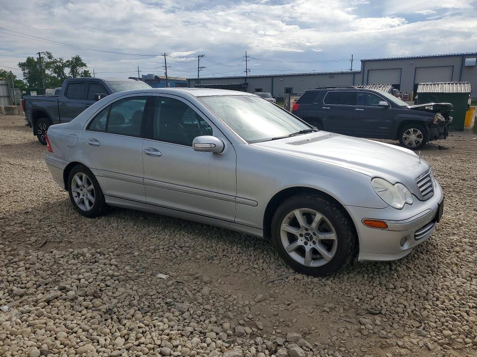 2007 Mercedes-benz C class VIN WDBRF92H07F891863 COPART salvage auction — MINOR DENT/SCRATCHES, Il - Certificate Of Title, sold $2,400 on 2026-07-31 (photo 4)