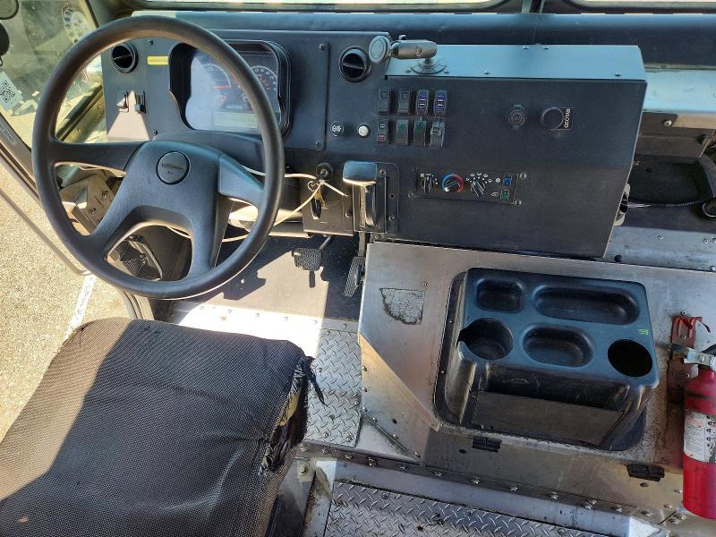 2020 Freightliner All other VIN 4UZAC2EA5LCLZ7065 COPART salvage auction — MINOR DENT/SCRATCHES, DV, sold $16,000 on 2026-07-17 (photo 8)