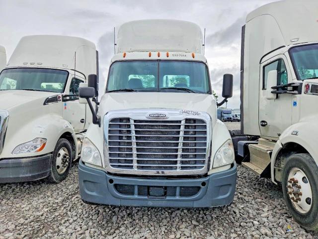 2018 Freightliner Cascadia 113 VIN 3AKBGADV1JSJN2804 COPART salvage auction — MINOR DENT/SCRATCHES, IN - CERTIFICATE OF TITLE, sold $950 on 2026-07-10 (photo 9)