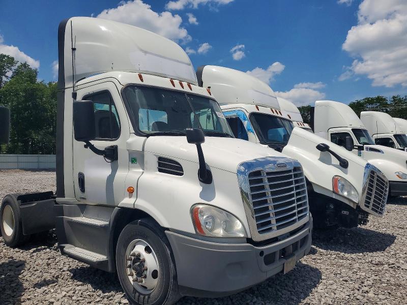 2018 Freightliner Cascadia 113 VIN 3AKBGADV0JSJN2714 COPART salvage auction — MINOR DENT/SCRATCHES, IN - CERTIFICATE OF TITLE, sold $225 on 2026-07-10 (photo 1)