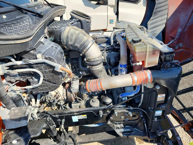 2020 Peterbilt All other VIN 1XPBDP9X2LD702998 COPART salvage auction — MINOR DENT/SCRATCHES, TN - CERTIFICATE OF TITLE (P), sold $10,000 on 2026-07-07 (photo 7)