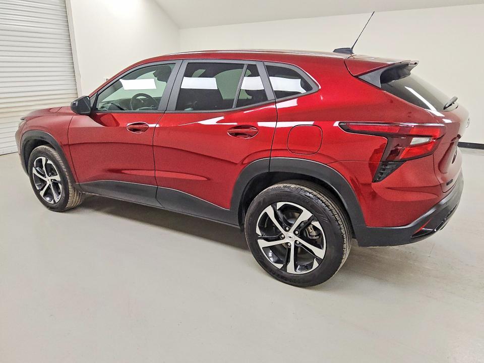 2025 Chevrolet Trax VIN KL77LGEP2SC100331 COPART salvage auction — MINOR DENT/SCRATCHES, Tx - Certificate Of Title, sold $18,800 on 2026-07-30 (photo 2)