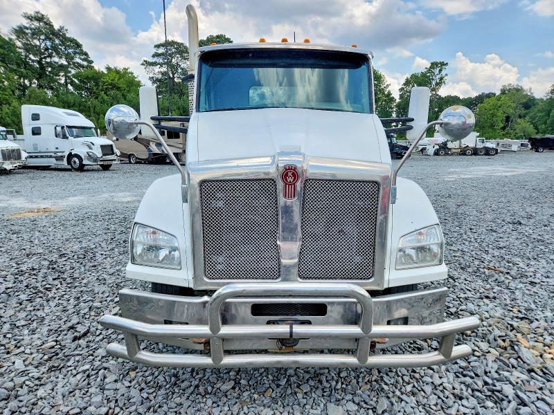 2017 Kenworth All other VIN 1XKZDP9X3HJ168598 COPART salvage auction — NORMAL WEAR, NC - CERTIFICATE OF TITLE (P), sold $15,700 on 2026-07-07 (photo 9)