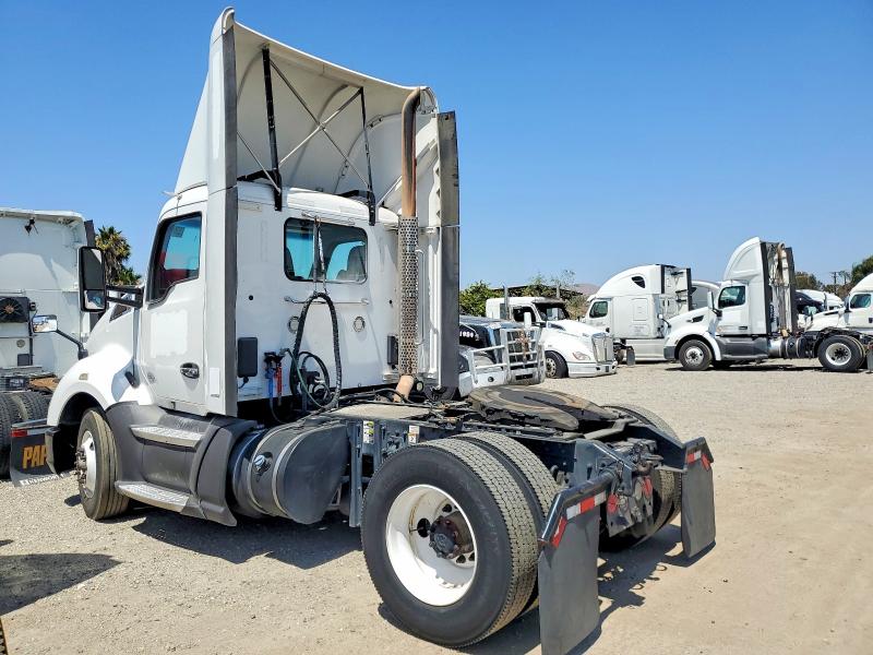 2017 Kenworth All other VIN 1XKYA48X4HJ160370 COPART salvage auction — NORMAL WEAR, IN - DIS/DLR/EXP ONLY CLEAN TITLE, sold $10,900 on 2026-07-07 (photo 3)