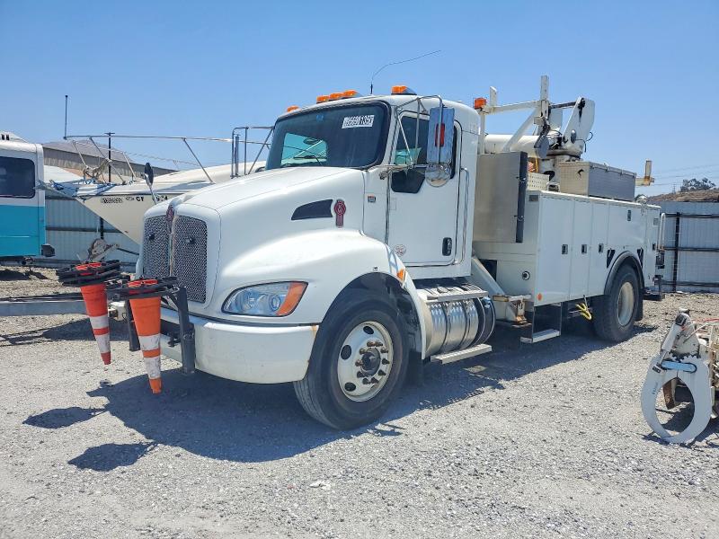 2017 Kenworth All models VIN 2NKHHM7X0HM134915 COPART salvage auction — MINOR DENT/SCRATCHES, CA - DIS/DLR/EXP ONLY CLEAN TITLE, sold $12,200 on 2026-07-21 (photo 2)