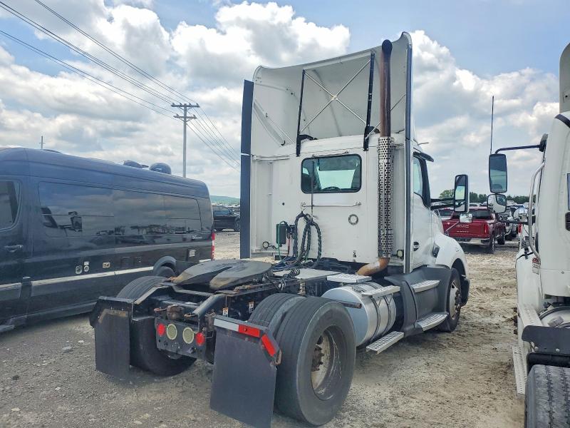 2018 Kenworth All other VIN 1XKYA48XXJJ204328 COPART salvage auction — MINOR DENT/SCRATCHES, IN - CERTIFICATE OF TITLE, sold $8,600 on 2026-07-07 (photo 4)