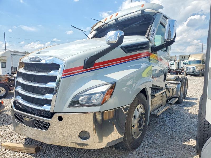 2025 Freightliner All other VIN 3AKJHLDR4SSVN0758 COPART salvage auction — ALL OVER, MO - SALVAGE CERTIFICATE OF TITLE, sold $16,500 on 2026-07-30 (photo 2)