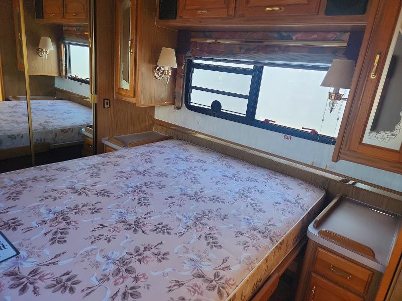 1993 Pace Unknown VIN 3FCMF53G8PJA03033 COPART salvage auction — NORMAL WEAR, IN - CERT OF TITLE-SALVAGE TITLE, sold $350 on 2026-07-17 (photo 9)